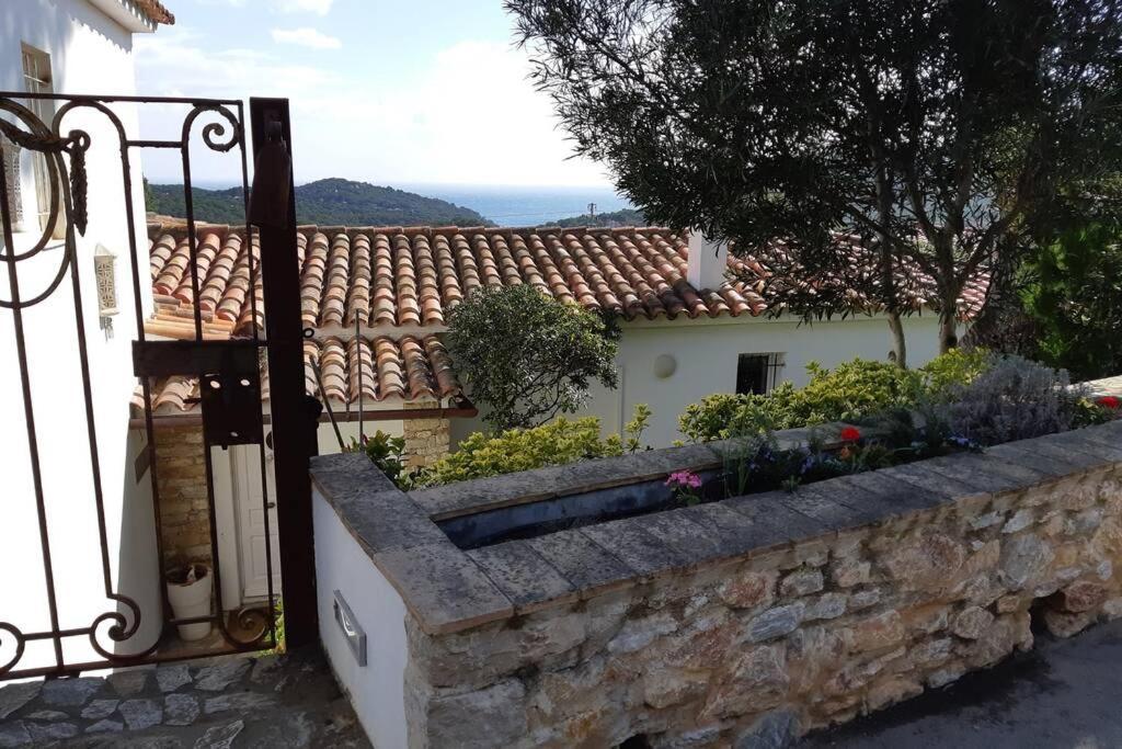 Estudio Vistas Al Mar Y Bosques De Begur Hébergement de vacances *